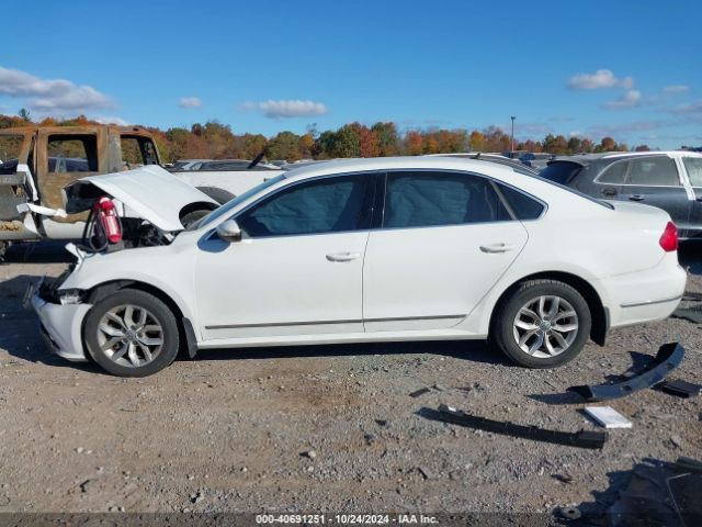 1VWAT7A33GC062818 Volkswagen Passat 1.8t S