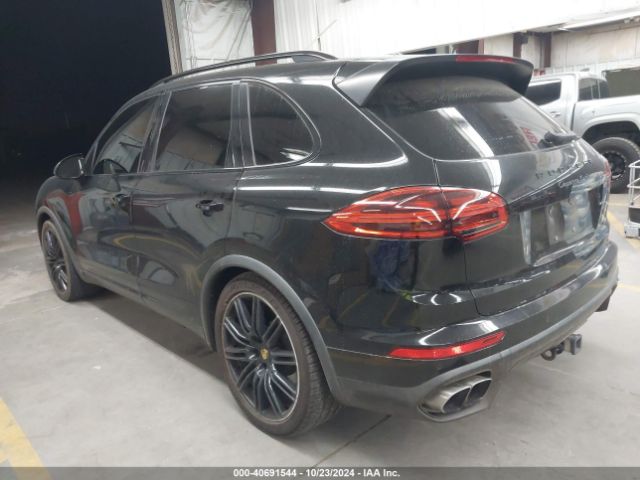 2017 PORSCHE CAYENNE WP1AC2A25HLA92982 Photo 2
