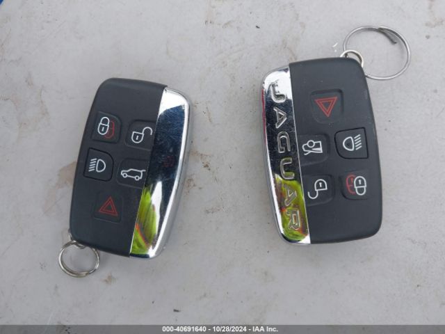 SADCJ2BV0HA065438 Jaguar F-pace 35t Premium
