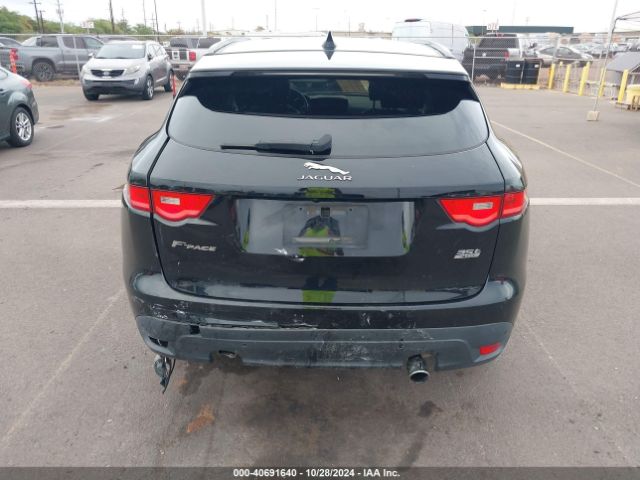 SADCJ2BV0HA065438 Jaguar F-pace 35t Premium