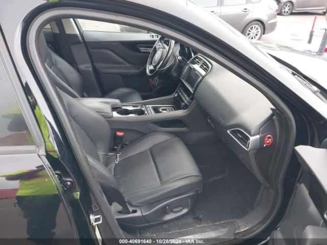 SADCJ2BV0HA065438 Jaguar F-pace 35t Premium