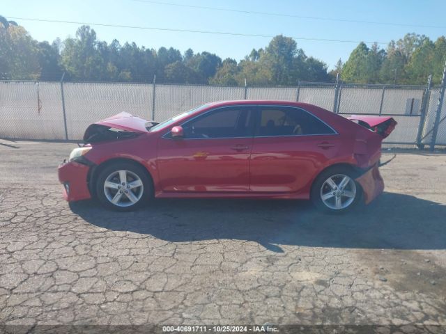 4T1BF1FK3EU806688 Toyota CAMRY SE