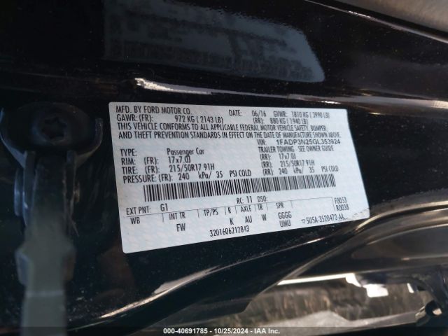 1FADP3N25GL353924 Ford Focus Titanium