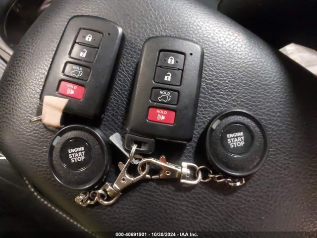 2T3RFREV9JW771424 Toyota Rav4 Adventure/xle