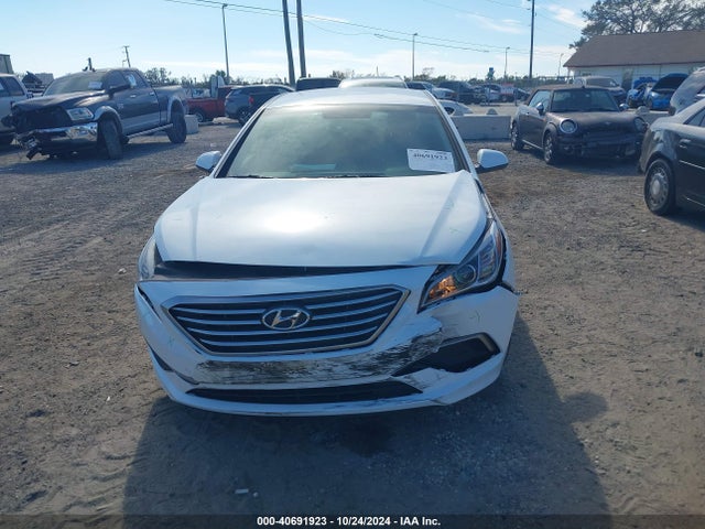 Hyundai SONATA SE 2016 5NPE24AF5GH289142 Image 12