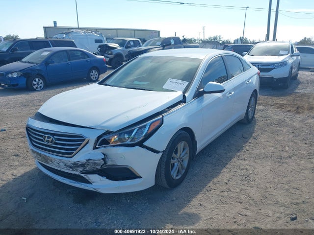 Hyundai SONATA SE 2016 5NPE24AF5GH289142 Image 2