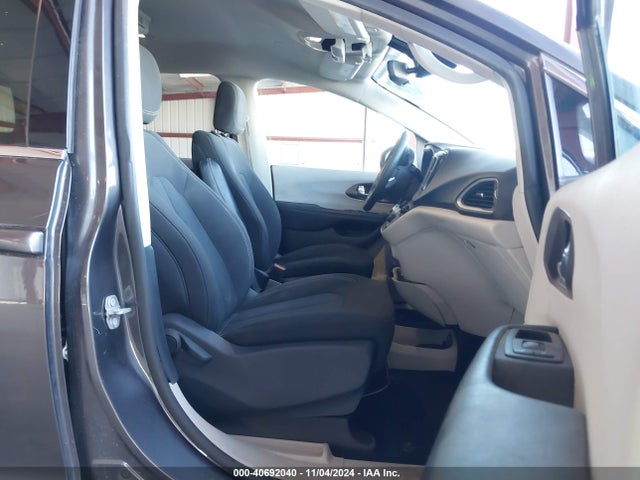 2C4RC1CG9MR560172 Chrysler Voyager Lx