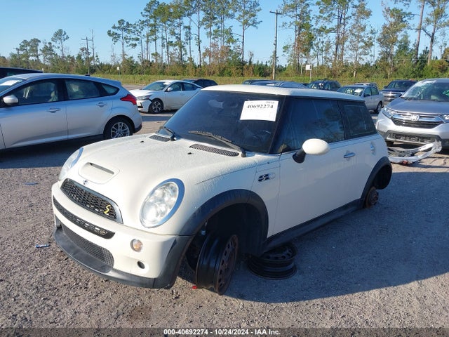 2006 MINI COOPER S WMWRE33556TJ33178 Photo 1