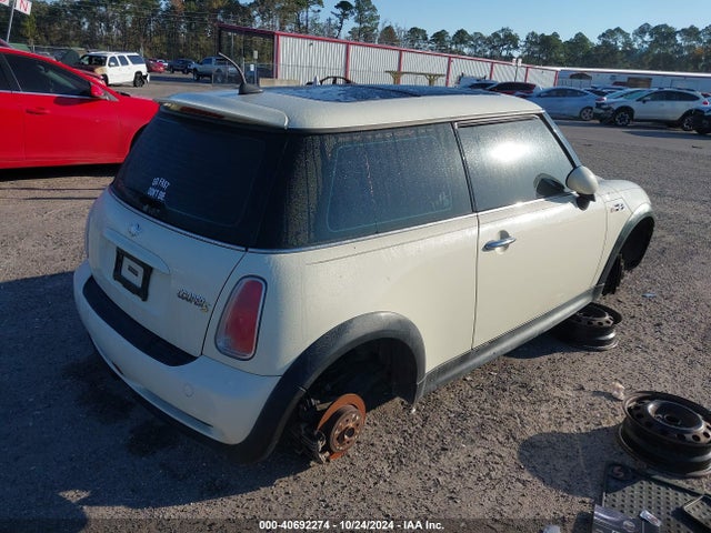 2006 MINI COOPER S WMWRE33556TJ33178 Photo 3