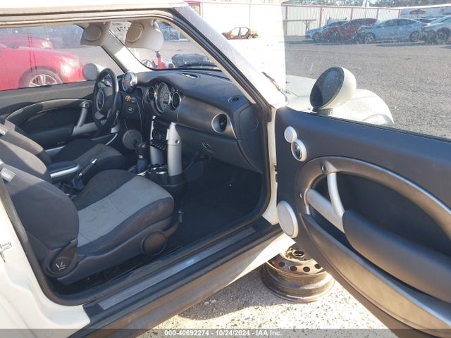 2006 MINI COOPER S WMWRE33556TJ33178 Photo 4