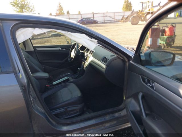 1VWAT7A33FC006053 Volkswagen Passat 1.8t Wolfsburg Edition
