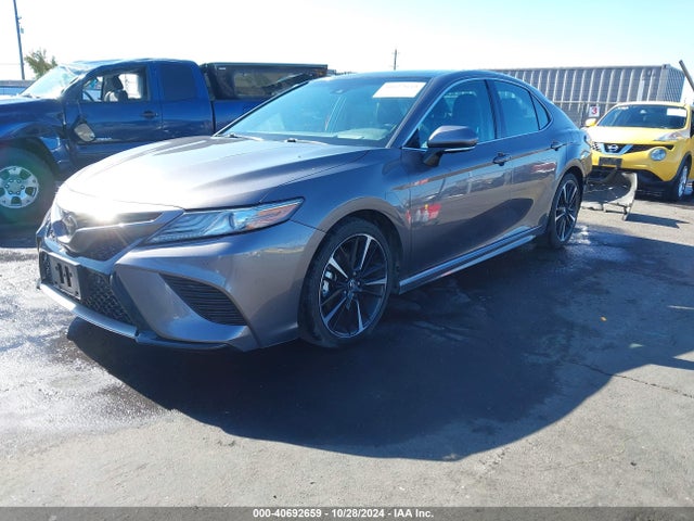 Toyota CAMRY XSE 2018 4T1B61HK5JU092182 Image 2