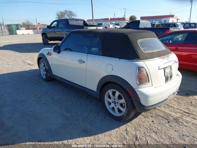 2009 MINI COOPER WMWMR33579TU96424 Photo 2