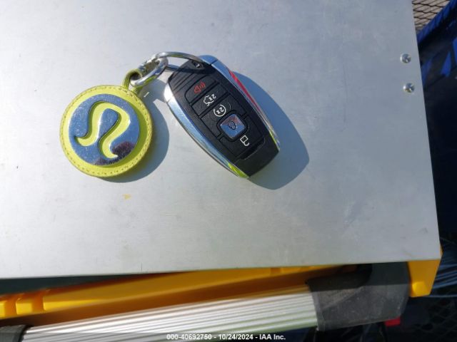 5LMCJ2C9XHUL02330 Lincoln MKC SELECT