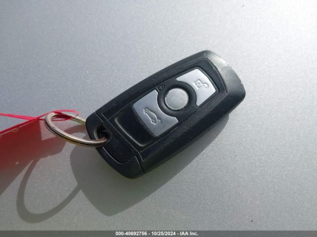 WBA3B1C5XEP679811 BMW 320i