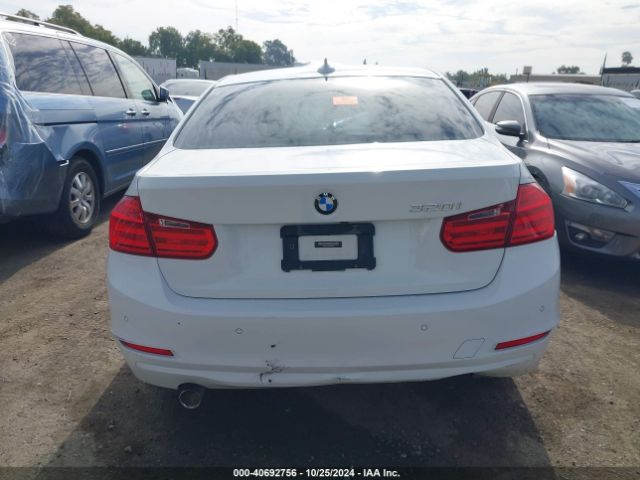 WBA3B1C5XEP679811 BMW 320i