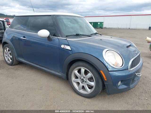 2009 MINI COOPER S WMWMF735X9TW84905 Photo 0
