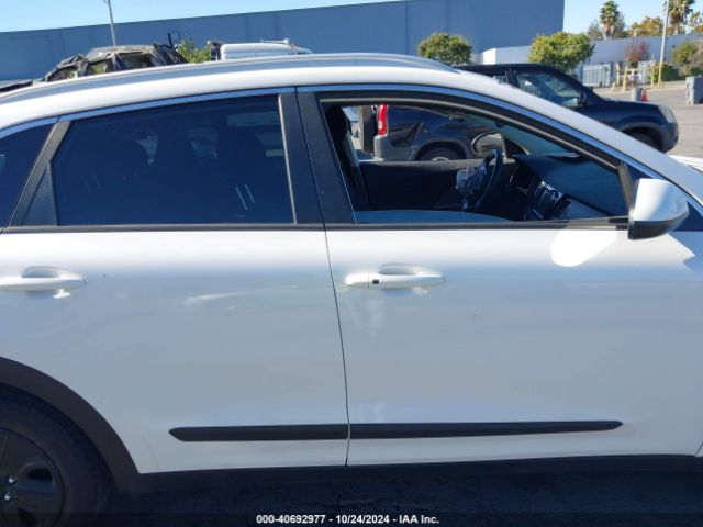 KNDCB3LC3J5156701 KIA NIRO LX