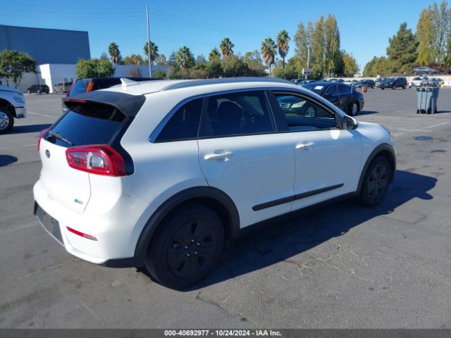 KNDCB3LC3J5156701 KIA NIRO LX