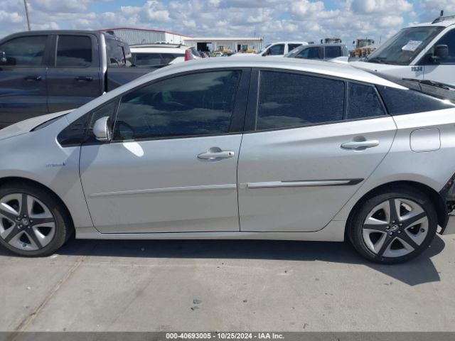 JTDKARFU0J3546642 Toyota Prius Three Touring