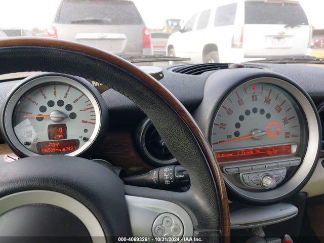 2010 MINI COOPER WMWMF3C56ATU79319 Photo 6