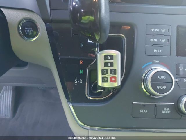 5TDYK3DC2FS566184 Toyota Sienna Xle 8 Passenger