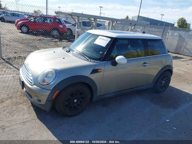 2008 MINI COOPER WMWMF335X8TT67939 Photo 1