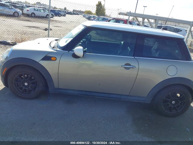2008 MINI COOPER WMWMF335X8TT67939 Photo 5