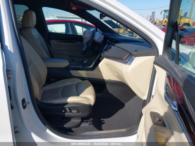 1GYKNBRSXHZ278125 Cadillac XT5 LUXURY