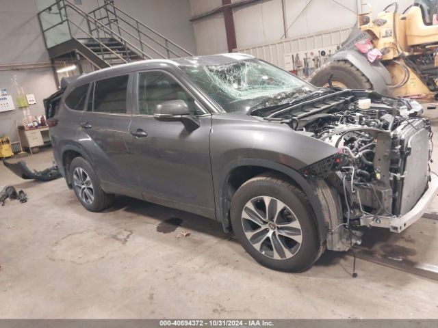 5TDKDRBH3RS529165 Toyota Highlander Xle