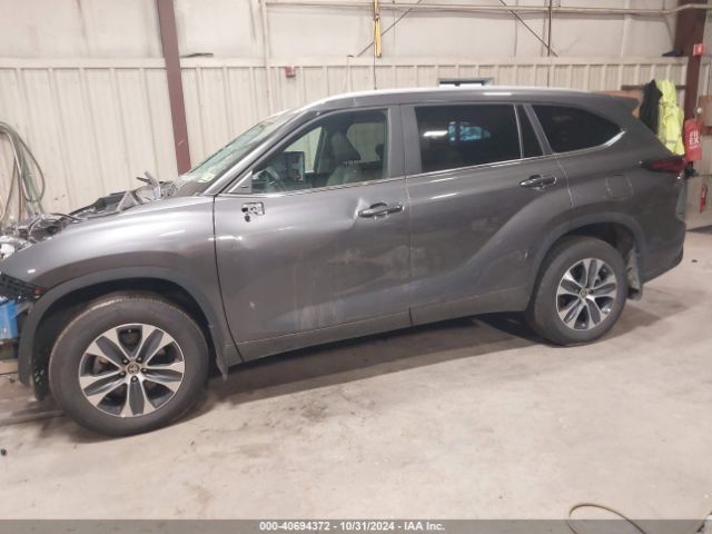 5TDKDRBH3RS529165 Toyota Highlander Xle