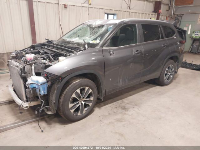 5TDKDRBH3RS529165 Toyota Highlander Xle