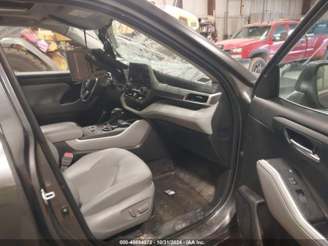 5TDKDRBH3RS529165 Toyota Highlander Xle