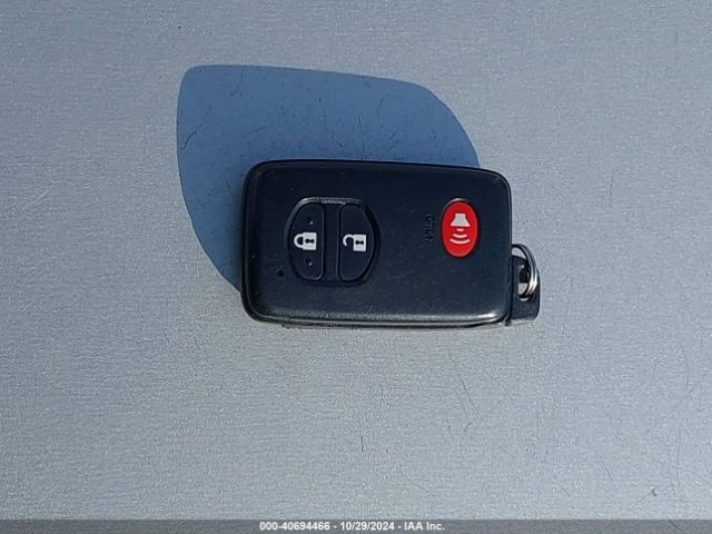 JTDZN3EU6EJ010622 Toyota Prius V Three