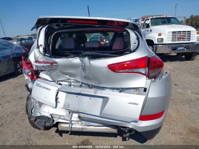 KM8J2CA46JU707675 Hyundai TUCSON SE