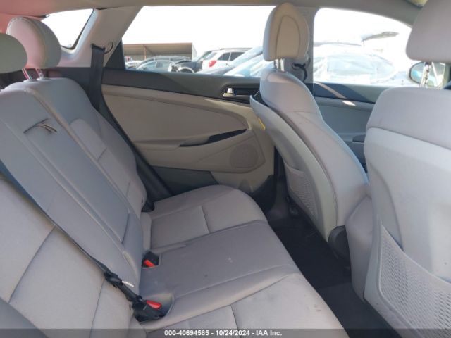KM8J2CA46JU707675 Hyundai TUCSON SE