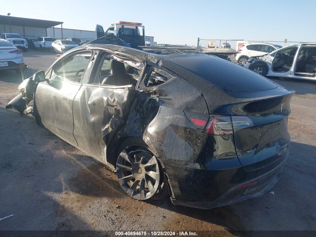 2023 TESLA MODEL Y 7SAYGAEE3PF887262 Photo 2
