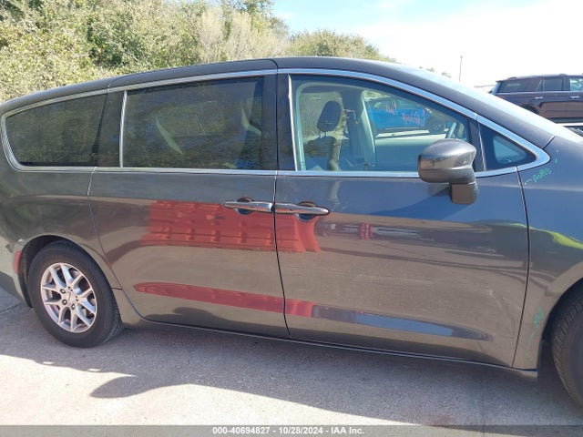 2C4RC1CG8NR223087 Chrysler Voyager Lx