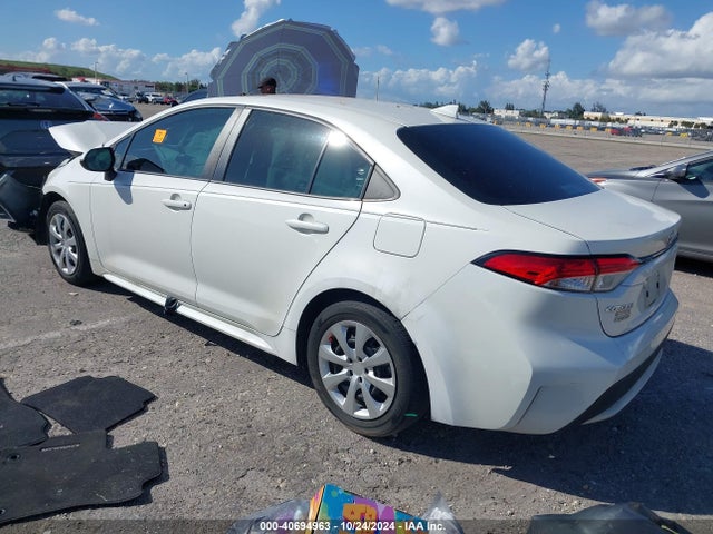 Toyota COROLLA LE 2021 5YFEPMAEXMP193854 Image 3