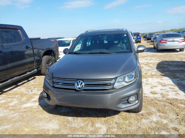 WVGAV3AX0EW058242 Volkswagen Tiguan R-line