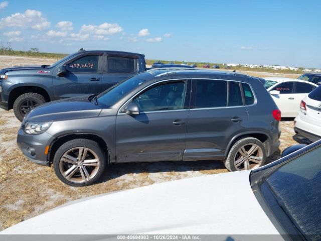 WVGAV3AX0EW058242 Volkswagen Tiguan R-line
