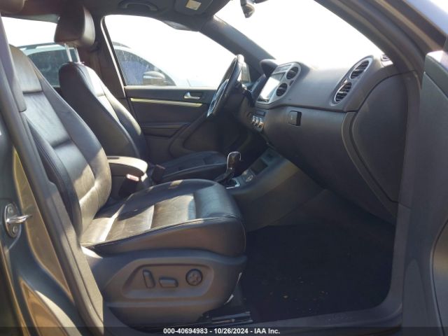 WVGAV3AX0EW058242 Volkswagen Tiguan R-line