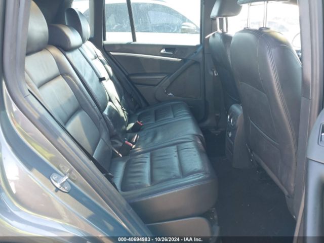WVGAV3AX0EW058242 Volkswagen Tiguan R-line