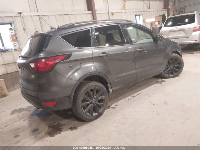 Ford ESCAPE SE 2019 1FMCU9GD4KUC06296 Image 4