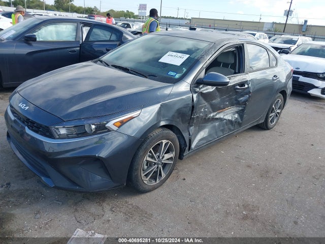 KIA Forte Lxs 2023 3KPF24AD7PE645212 Image 2