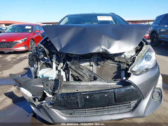 Toyota Prius C Two 2015 JTDKDTB31F1582229 Image 12
