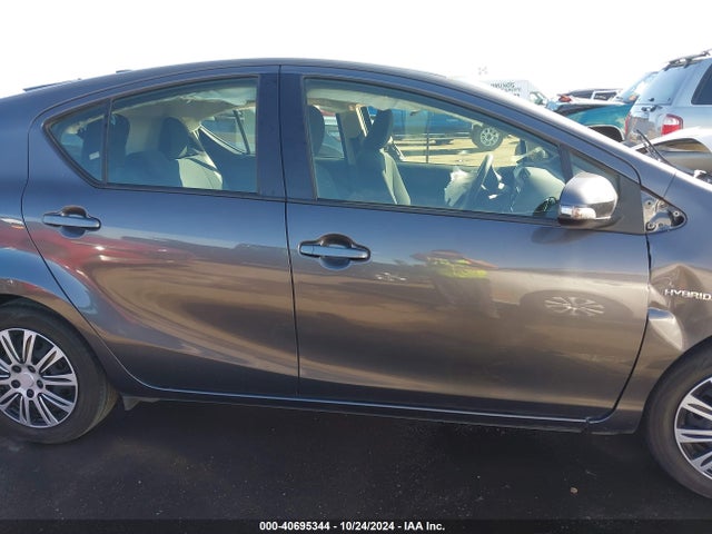Toyota Prius C Two 2015 JTDKDTB31F1582229 Image 13