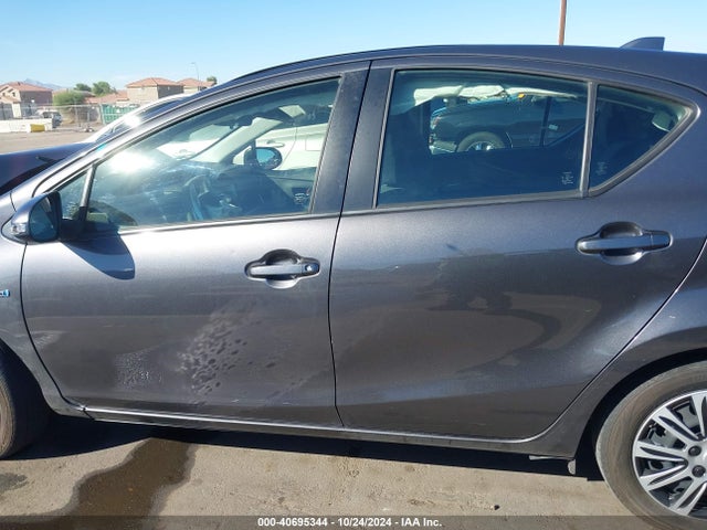 Toyota Prius C Two 2015 JTDKDTB31F1582229 Image 14