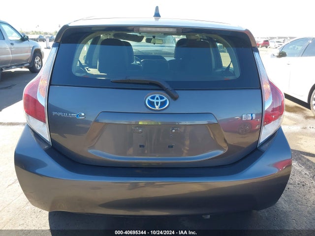 Toyota Prius C Two 2015 JTDKDTB31F1582229 Image 16