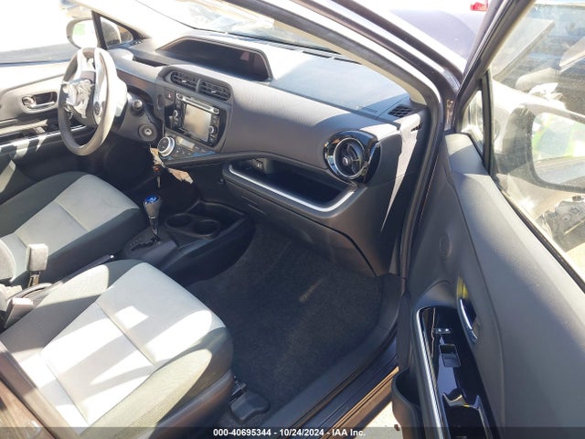 Toyota Prius C Two 2015 JTDKDTB31F1582229 Image 5